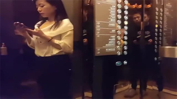 小秋探花约会22岁高颜值嫩妹,酒店开房激情啪啪全记录